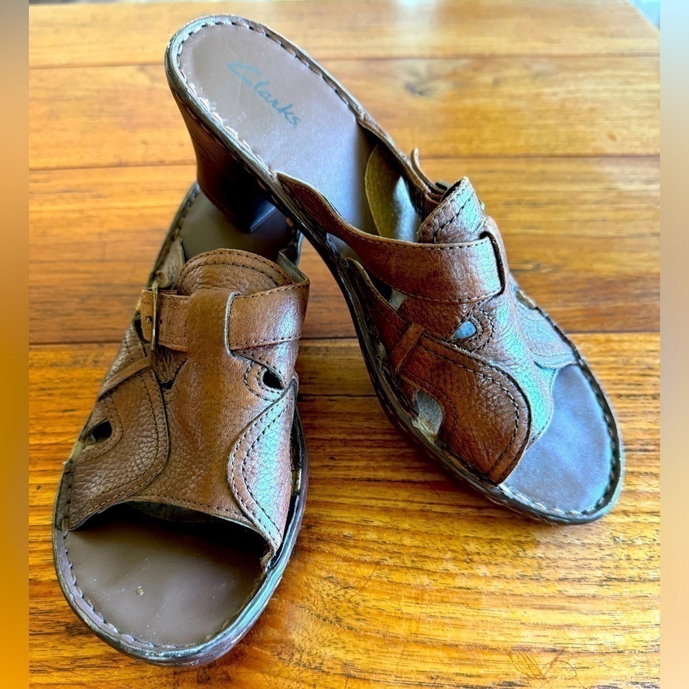 Vintage Clarks Leather Sandal / Y2K / 10M